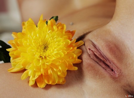 Нежная Мила в эротической фотосессии