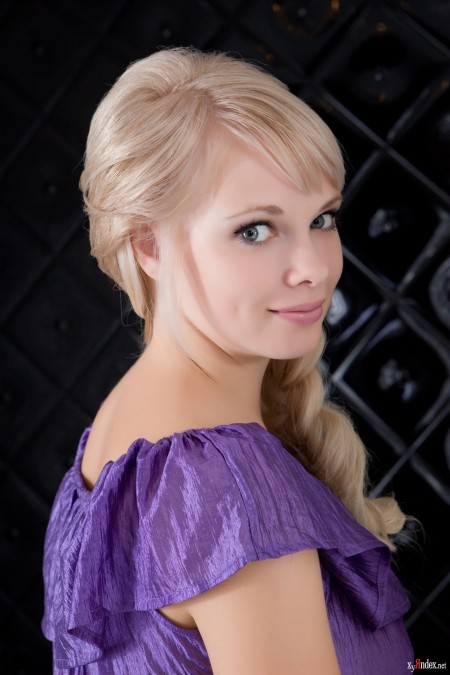 Веселая модель Феона: Очарование в помещении