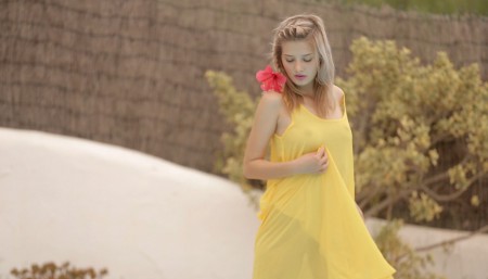 Элегантная Эдвиж А. на природе