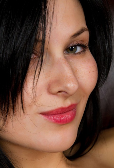 Модель в студии: элегантность и чувственность