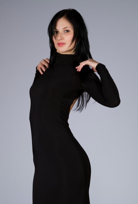 Модель в студии: элегантность и чувственность