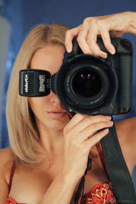 Удовольствие в домашнем интерьере: эротическая фотосессия с Лией А.