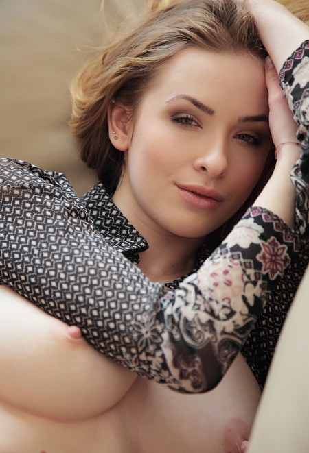 Соблазнительная фотосессия в спальне