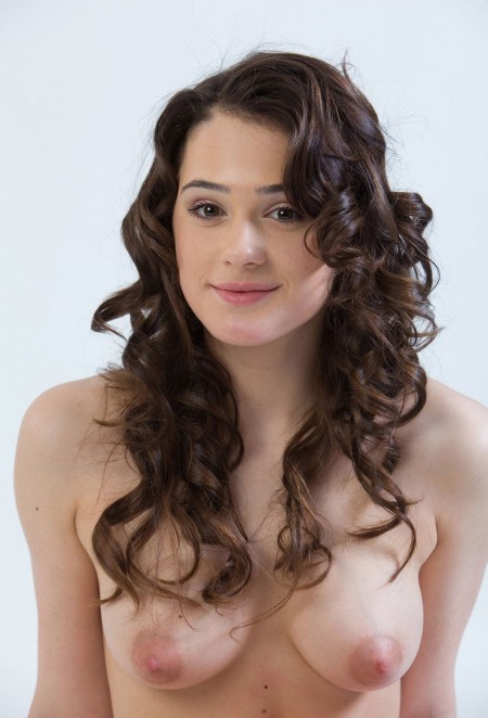 Молодая модель Райса А в студии