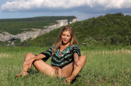 Летнее веселье на природе: эротическая фотосессия