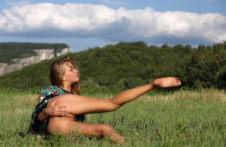 Летнее веселье на природе: эротическая фотосессия