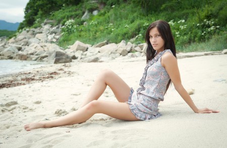 Летний портрет Меган А в природе