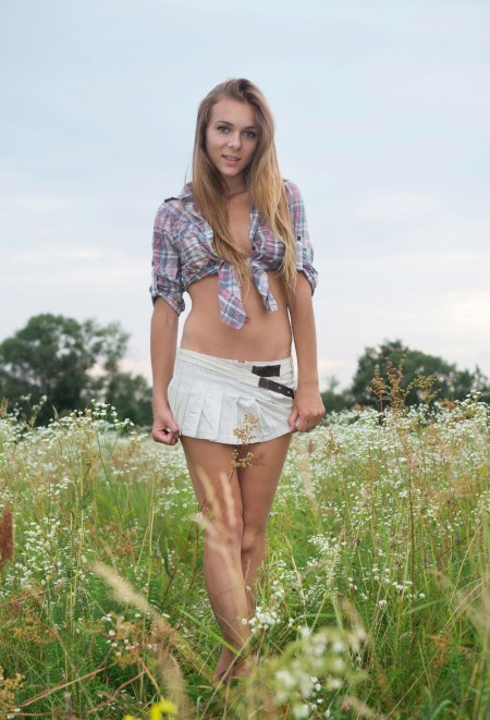 Летнее наслаждение: натуралистическая фотосессия Даны А