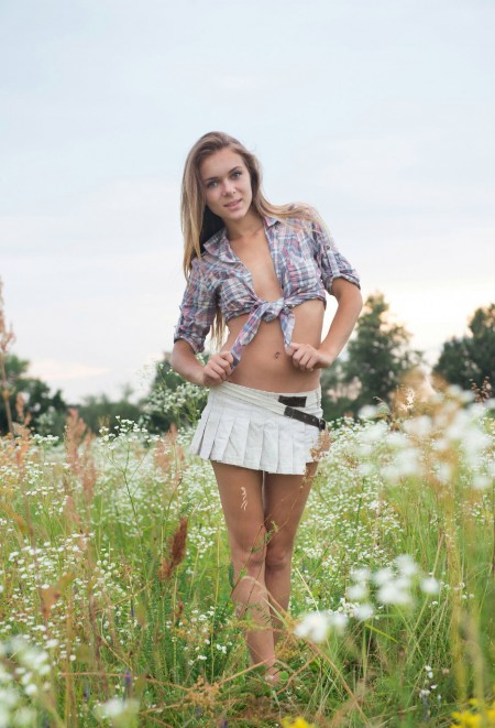 Летнее наслаждение: натуралистическая фотосессия Даны А.