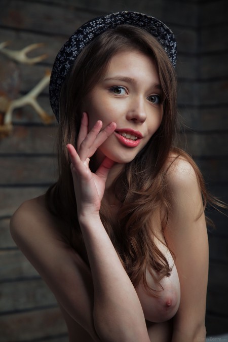 Нежная и модная Мила: фотосет эротики