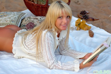 Зимнее веселье с улыбающейся Леа