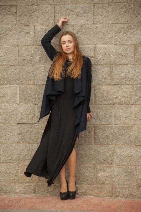 Пикантная модель в стиле гламур