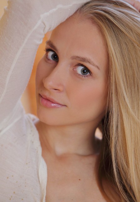 Соблазнительное очарование юной красотки