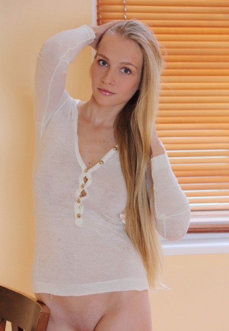 Соблазнительное очарование юной красотки