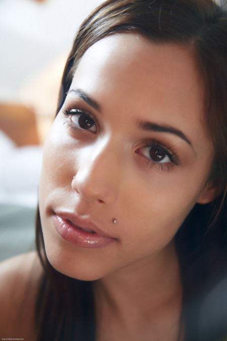 Соблазнительная красота Сатин Блум