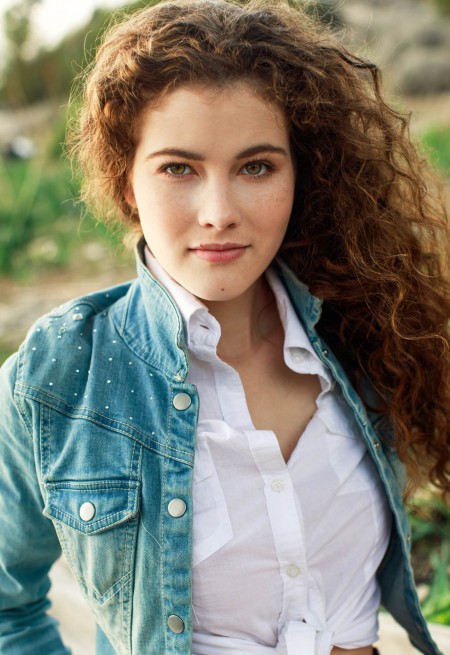 Летнее наслаждение: девушка Adel A.