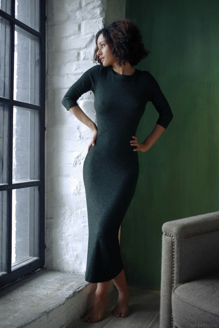 Памми Ли: элегантная модель в соблазнительном фотосете