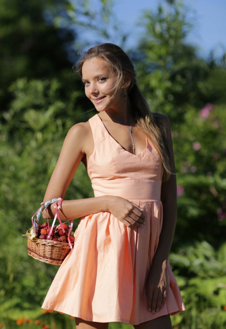 Летнее счастье: девушка Mango A