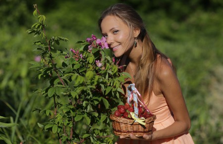 Летнее счастье: девушка Mango A