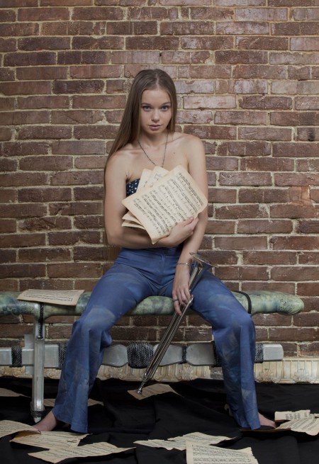 Смелая Милена: Образование и Искусство