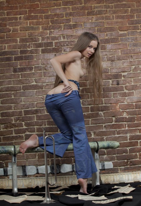 Смелая Милена: Образование и Искусство