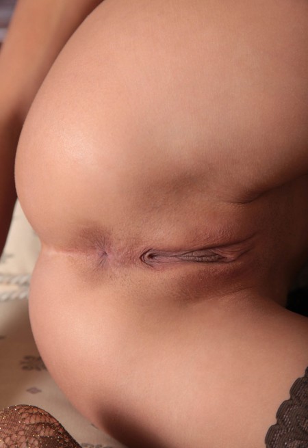 Элегантная модель в постели: Сенсуальность