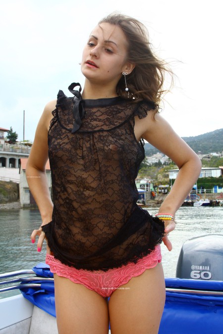 Ольга W: Летняя Нагота на Яхте