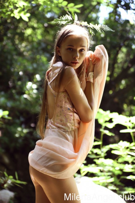 Летнее наслаждение: Милена А в природе