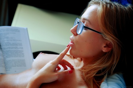 Нежные мгновения в комнате с Аислин