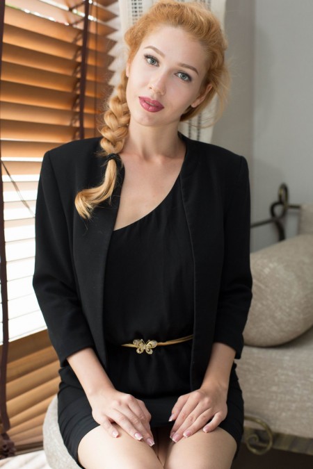 Элегантная бизнесвумен: Марианна в офисе