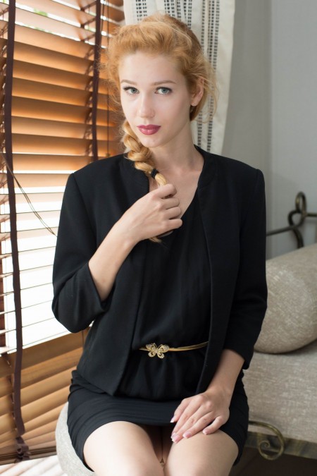 Элегантная бизнесвумен: Марианна в офисе