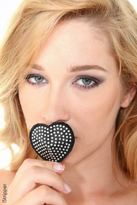 Марианна Меркулова: Соблазнительная Элегантность в Фотосессии