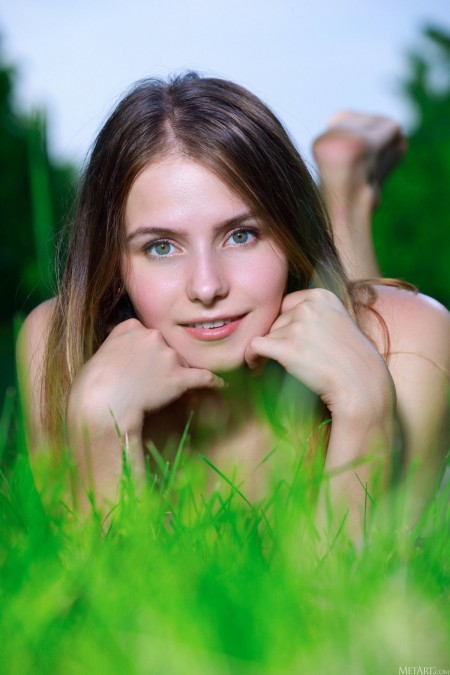 Летняя эротическая фотосессия в лесу