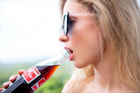 Летнее веселье с Даникой: фотосъемка на свежем воздухе