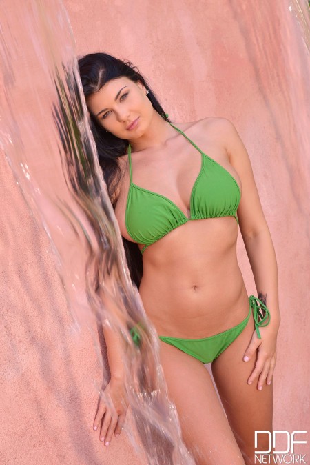 Летняя sensuality: Люси и природа