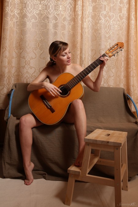 Активная музыкантка Лана Y