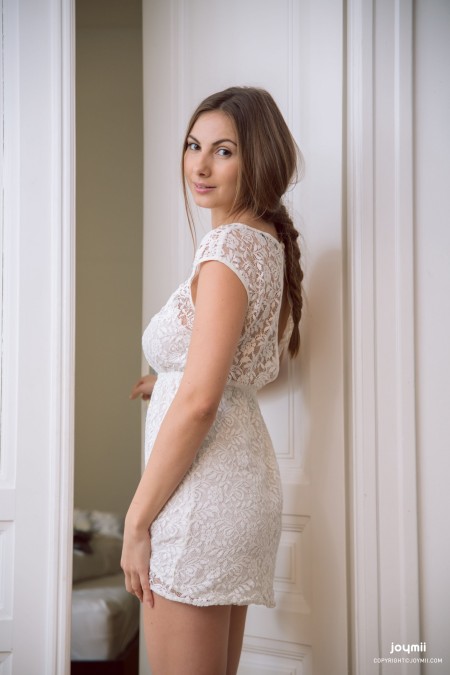 Элегантная Конни: Гламур внутри дома