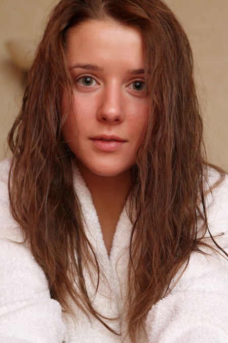 Эротический фотосет с улыбающейся Sybil A