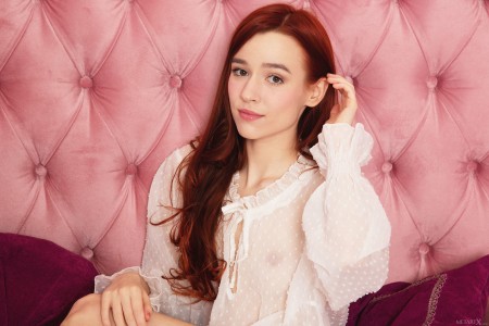 Счастливая Шерис в эротической фотосессии