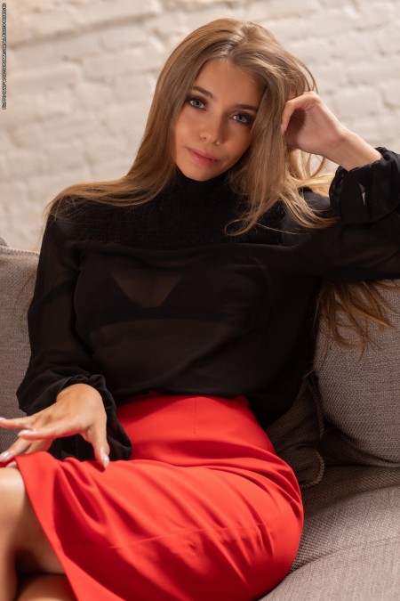 Элегантная модель Anella Q в фотосете