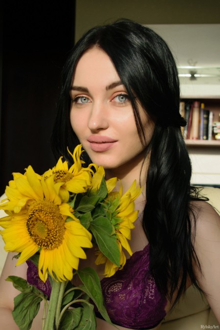 Радостная Мэдисон: веселье с цветами