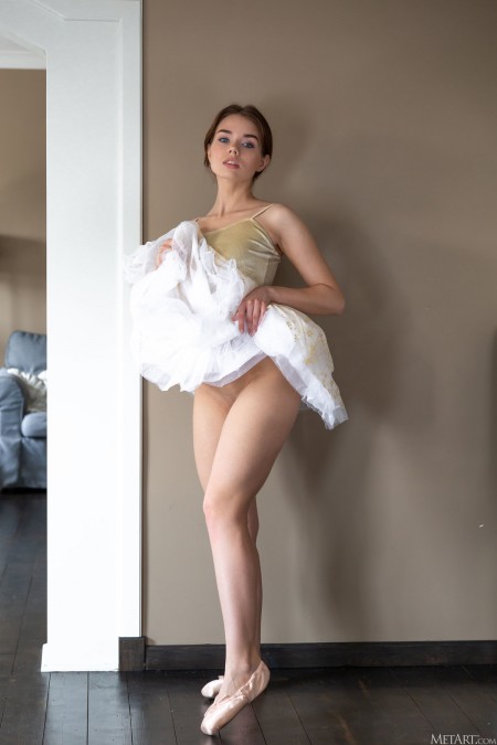 Кейра Блу: элегантная сексуальность в домашнем интерьере