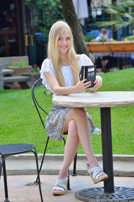 Летняя сексуальная фотосессия с Алекс Грей