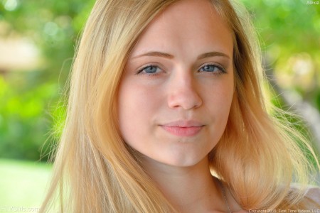 Летняя сексуальная фотосессия с Алекс Грей