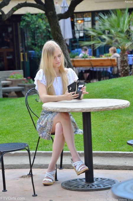 Летняя сексуальная фотосессия с Алекс Грей