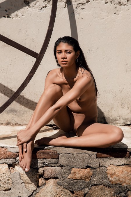 Летний фешн-эротический фотосет с Ханной Ле