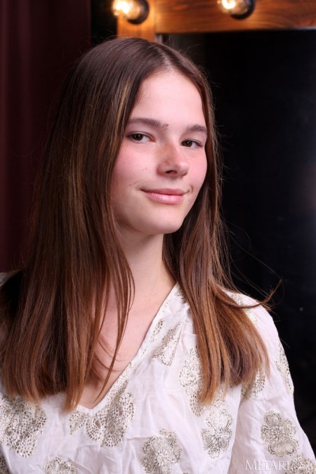 Элегантная модель Харли А в фотосессии