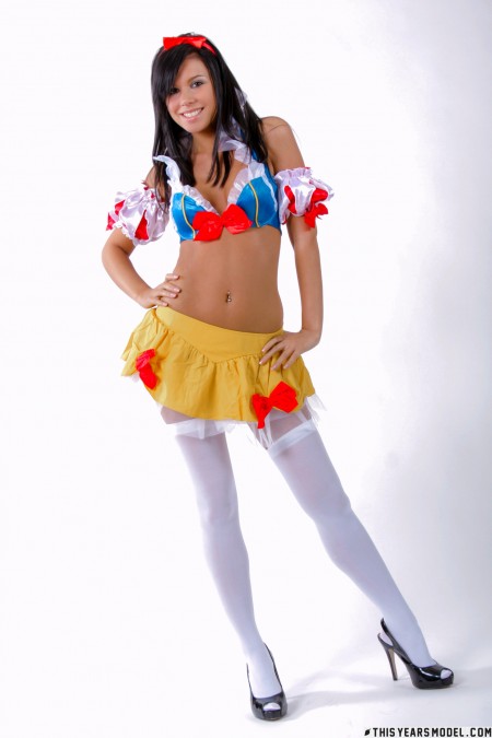 Улыбающаяся счастливая девушка Destiny Moody