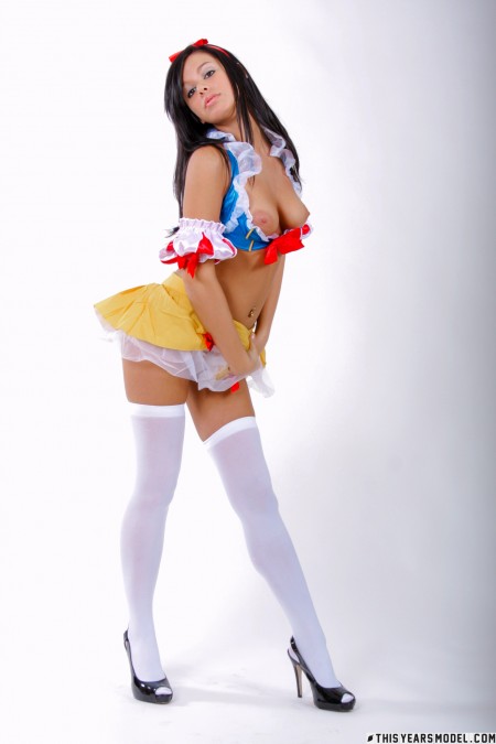 Улыбающаяся счастливая девушка Destiny Moody