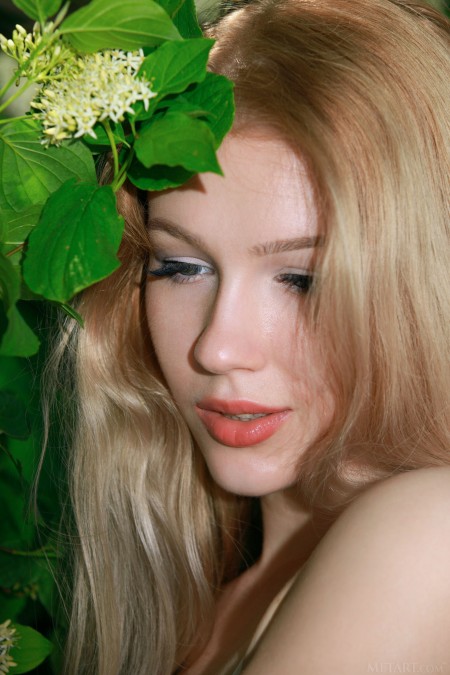 Геневьев Ганди: Элегантность лета и природы